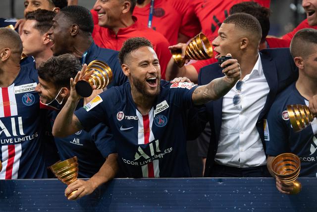 吹杨12+15老鹰4连胜送鹈鹕9连败 绿军大胜热火