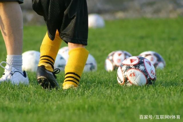 访广州足坛名嘴钟毅：给蒲公英打7.5分 最看好郭五岳